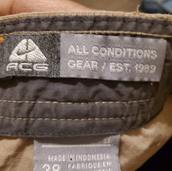 Nike ACG hiking cargos - Picture 2 of 5